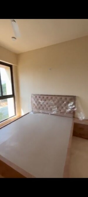 Room in 3 BHK Apartment at Lodha Sterling, Kolshet Road – for Rent