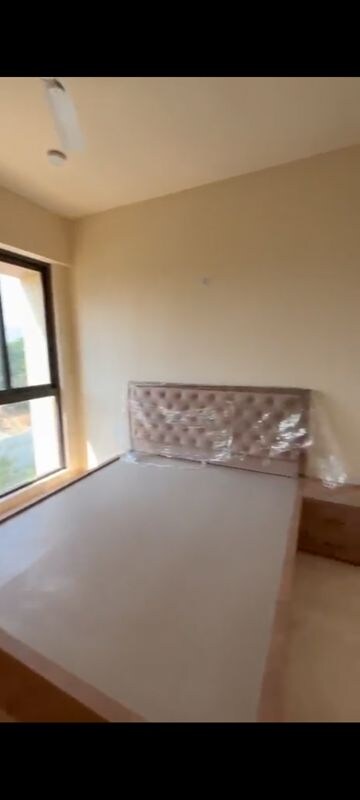 Room in 3 BHK Apartment at Lodha Sterling, Kolshet Road – for Rent