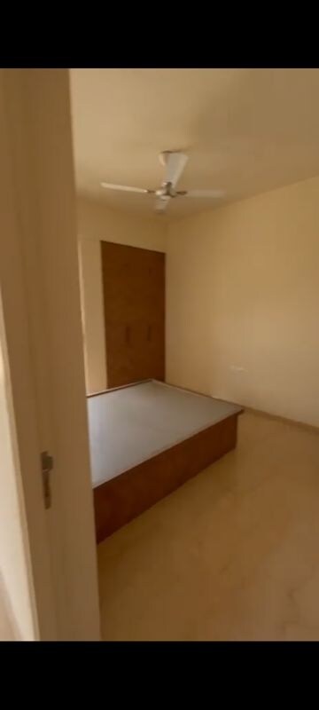 Room in 3 BHK Apartment at Lodha Sterling, Kolshet Road – for Rent