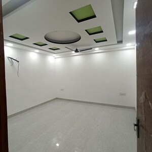 Room in 3 BHK Builder Floor at BPTP Amstoria, Sector 102 – for Rent
