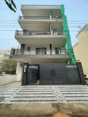 3 BHK Builder Floor – Exterior View View at BPTP Amstoria, Sector 102 - for Rent