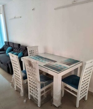 Team Area in 2 BHK Apartment at Gomti Nagar – for Rent