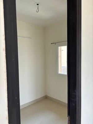 Room in 3 BHK Apartment at Samridhi Luxuriya Avenue, Sector 150 – for Rent