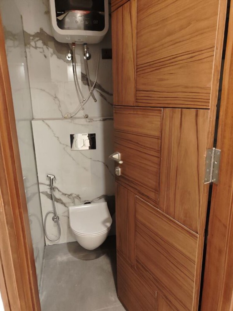 Bathroom, dlf phase i 6+ Bedroom 1842 Sq.Ft. Builder Floor In Dlf Phase I Gurgaon 10040800