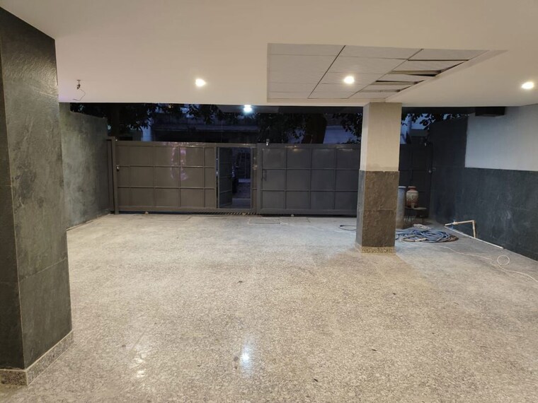 Parking, dlf phase i 6+ Bedroom 1842 Sq.Ft. Builder Floor In Dlf Phase I Gurgaon 10040800