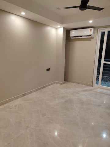 Room in 6+ BHK Builder Floor at Dlf Phase I – for Sale