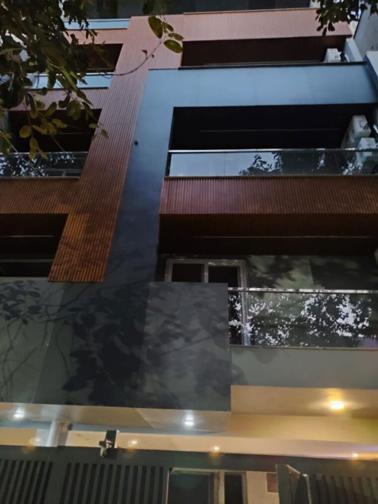 undefined, dlf phase i 6+ Bedroom 1862 Sq.Ft. Builder Floor In Dlf Phase I Gurgaon 10040814