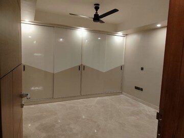 Room in 6+ BHK Builder Floor at Dlf Phase I – for Sale