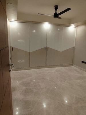 Room in 6+ BHK Builder Floor at Dlf Phase I – for Sale