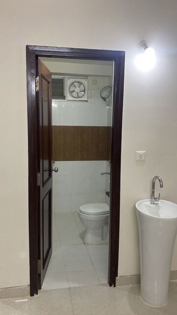 Bathroom in 1.5 BHK Apartment at Chandiwala Pearl Heaven, Andheri East – for Rent