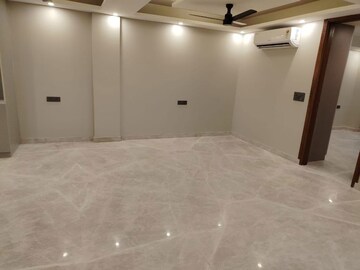 Room in 6+ BHK Builder Floor at Dlf Phase I – for Sale