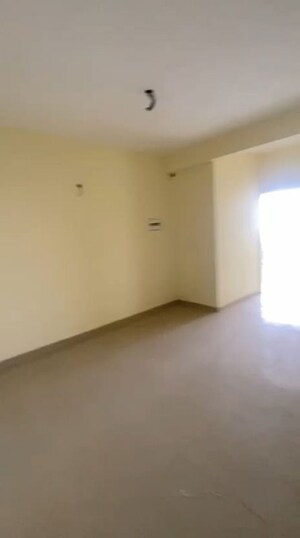 Room in 2 BHK Apartment at Pyramid Midtown, Sector 59 – for Rent