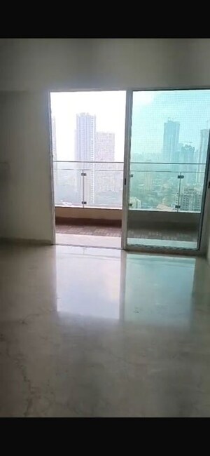 Room in 3.5 BHK Apartment at Lokhandwala Minerva Mahalaxmi, Mahalaxmi – for Sale