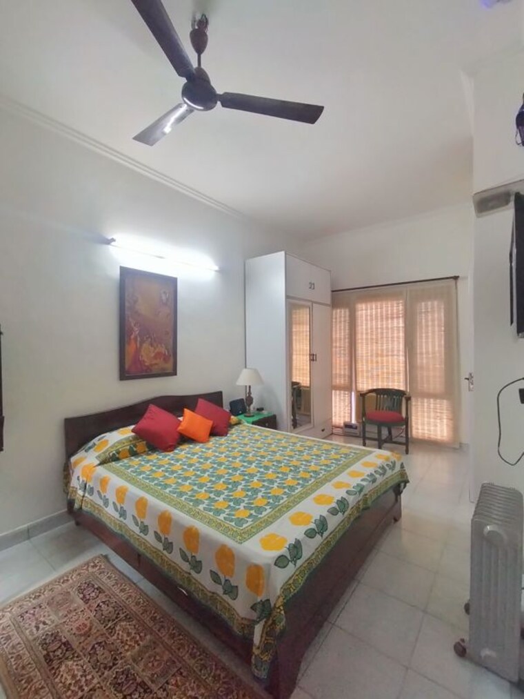 Bedroom, defence colony Studio 400 Sq.Ft. Apartment In Defence Colony Delhi 10041222