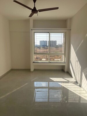 Room in 2 BHK Apartment at Nyati Era, Dhanori – for Rent