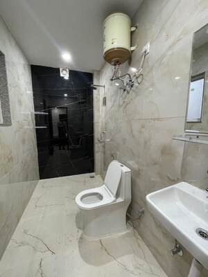 Bathroom in 1 RK Builder Floor at Unitech Rakshak, Sector 41 – for Rent