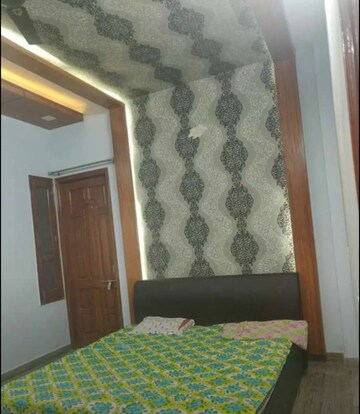 Bedroom in 2 BHK Apartment at Hazratganj – for Rent