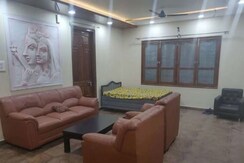 2 BHK + Pooja Room Apartment For Rent in Hazratganj