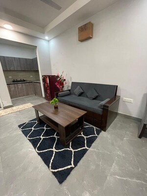Living Room in 1 BHK Builder Floor at Queens Plaza, Sector 43 – for Rent