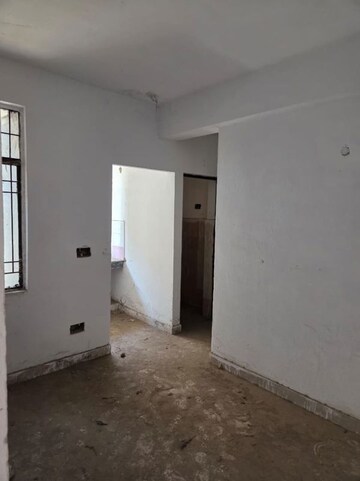 Room in 1 BHK Apartment at Mu 2 Greater Noida – for Sale