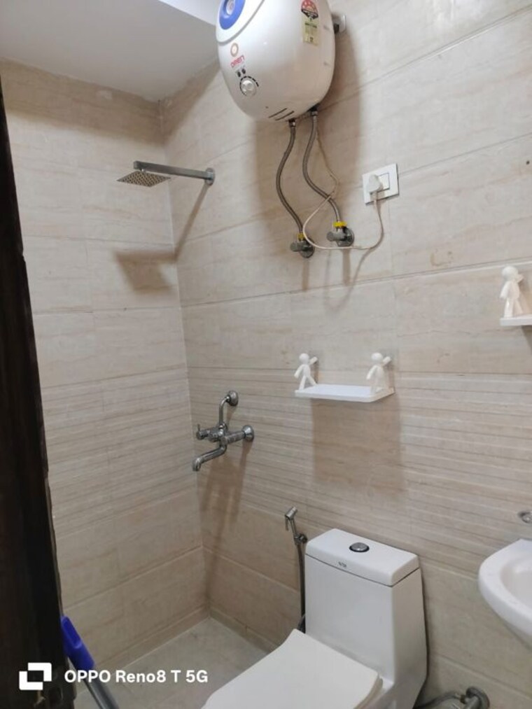 Bathroom, paryavaran complex 1 Bedroom 650 Sq.Ft. Builder Floor In Paryavaran Complex Delhi 10041419