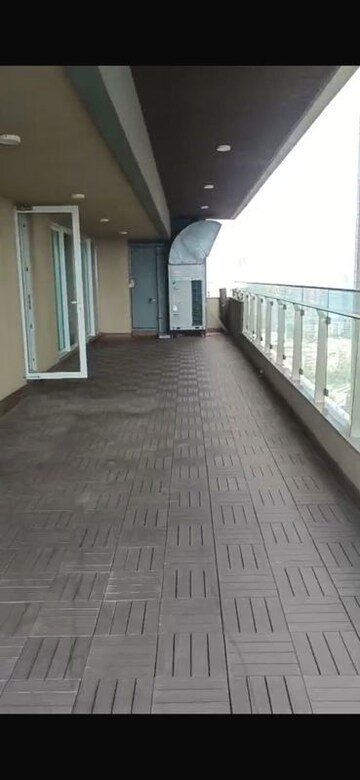 Balcony in 3.5 BHK Apartment at Lokhandwala Minerva Mahalaxmi, Mahalaxmi – for Rent