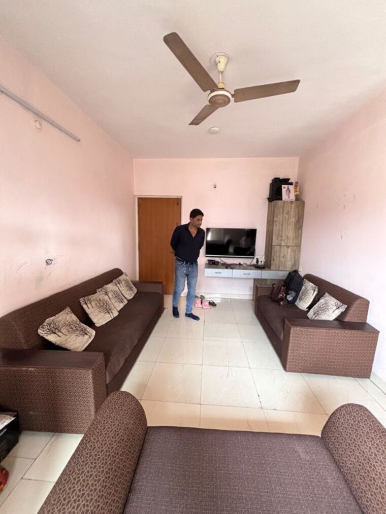 Living Room, kundan-estates 2 Bedroom 950 Sq.Ft. Apartment In Pimple Saudagar Pune 10041400
