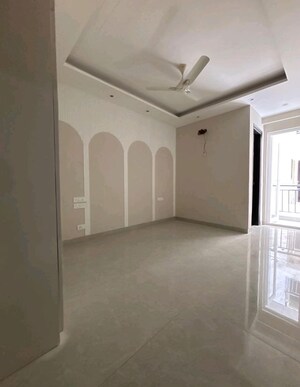 Room in 3 BHK Apartment at Anant Raj The Estate Floors, Sector 63a – for Rent