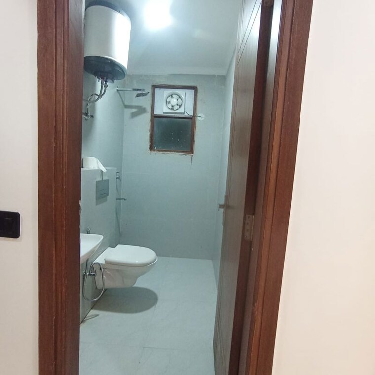 Bathroom, saket 3 Bedroom 1800 Sq.Ft. Builder Floor In Saket Delhi 10041552