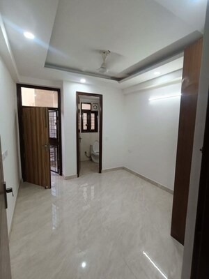 Room in 2 BHK Builder Floor at Saket – for Rent