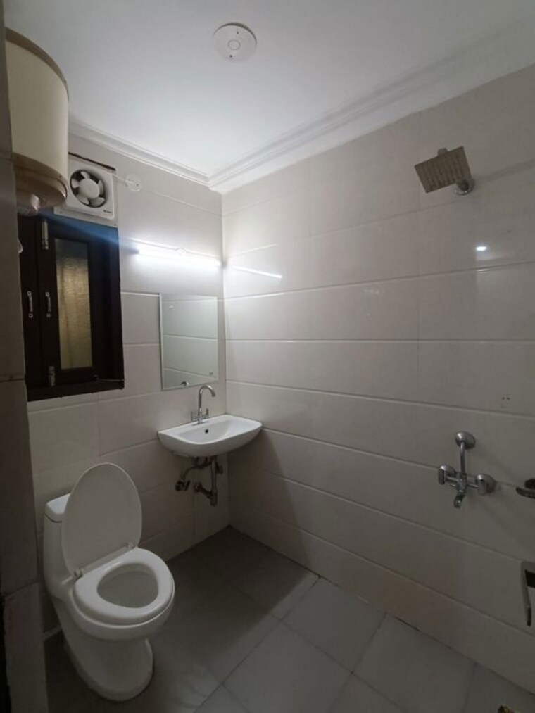 Bathroom, saket 2 Bedroom 850 Sq.Ft. Builder Floor In Saket Delhi 10041557