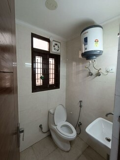 2 BHK Builder Floor For Rent in Saket