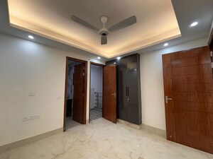 Room in 4 BHK Builder Floor at Saket – for Rent