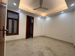 Room in 4 BHK Builder Floor at Saket – for Rent