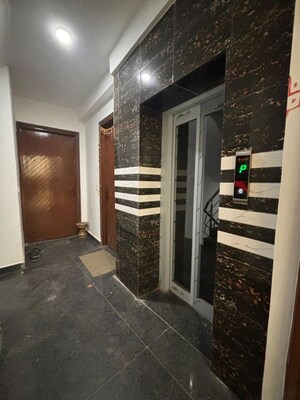 Parking in 4 BHK Builder Floor at Saket – for Rent