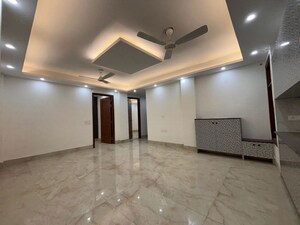 Room in 4 BHK Builder Floor at Saket – for Rent