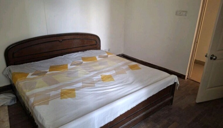 Bedroom, paras-tierea 3 Bedroom 1660 Sq.Ft. Apartment In Sector 137 Noida 10041792
