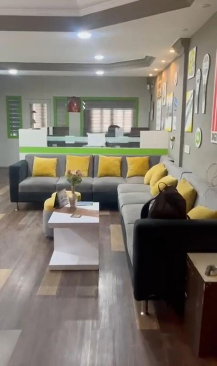 Team Area, park street Commercial Office Space 1500 Sq.Ft. In Park Street Kolkata 10041796