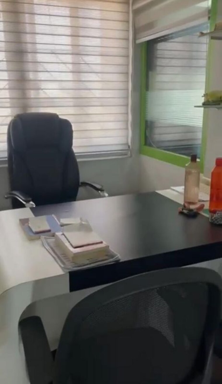 Team Area, park street Commercial Office Space 1500 Sq.Ft. In Park Street Kolkata 10041796