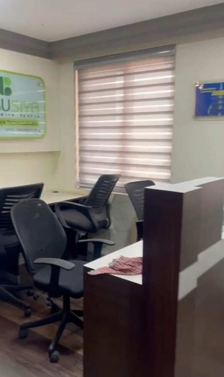 Team Area, park street Commercial Office Space 1500 Sq.Ft. In Park Street Kolkata 10041796