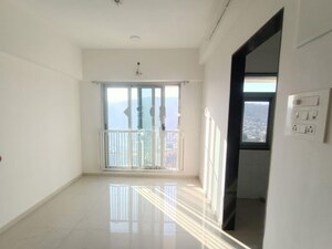 Room in 2 BHK Apartment at Kalpataru Elitus, Mulund West – for Rent