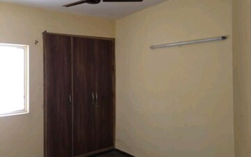 Room in 2 BHK Apartment at Paras Tierea, Sector 137 – for Rent