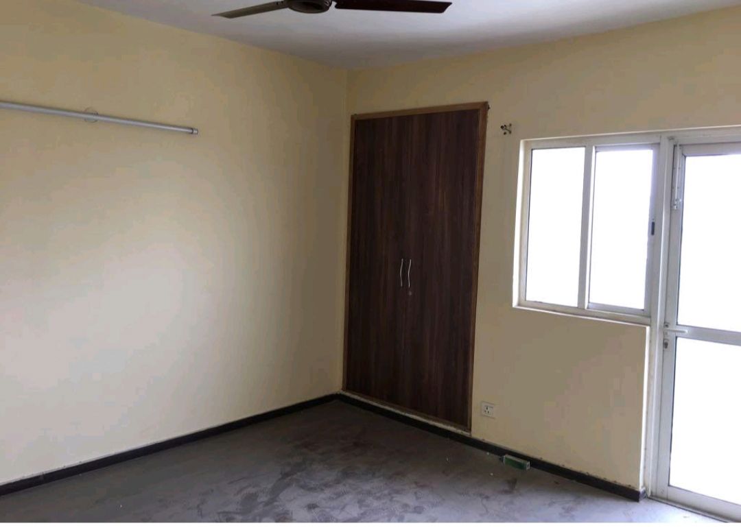 2 BHK + Pooja Room Apartment For Rent in Paras Tierea