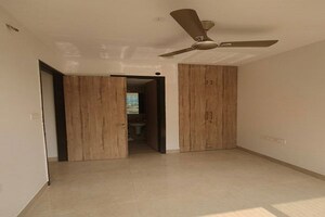 Room in 1.5 BHK Apartment at Runwal Forests, Kanjurmarg West – for Rent