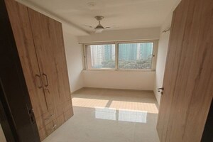 Room in 1.5 BHK Apartment at Runwal Forests, Kanjurmarg West – for Rent