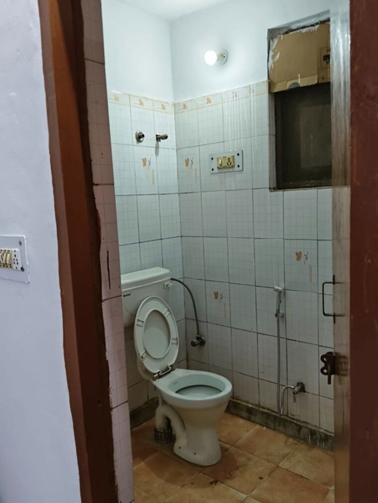 Bathroom, mehrauli 2 Bedroom 70 Sq.Yd. Builder Floor In Mehrauli Delhi 9993057