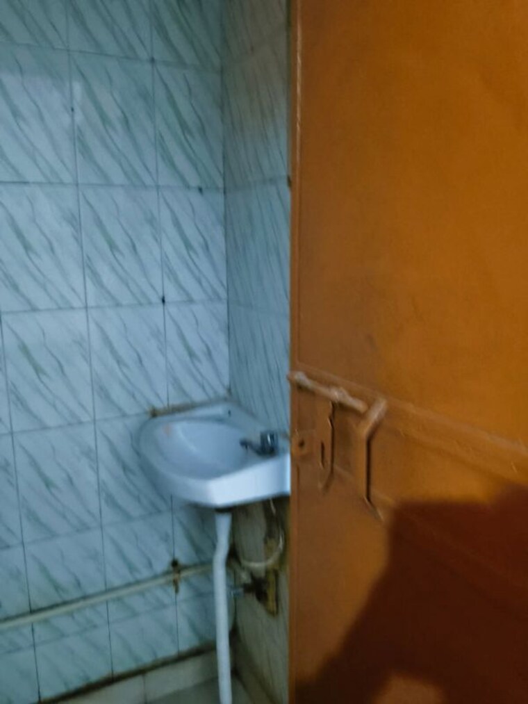 Bathroom, mehrauli 2 Bedroom 70 Sq.Yd. Builder Floor In Mehrauli Delhi 9993057