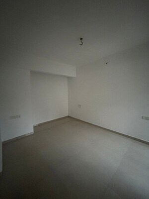 Room in 1 RK Apartment at Hiranandani Estate Solitaire C, Ghodbunder Road – for Rent