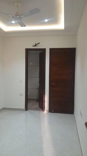 Room in 3 BHK Builder Floor at Smart Lane, Niti Khand – for Sale