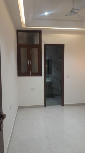 Room in 3 BHK Builder Floor at Smart Lane, Niti Khand – for Sale